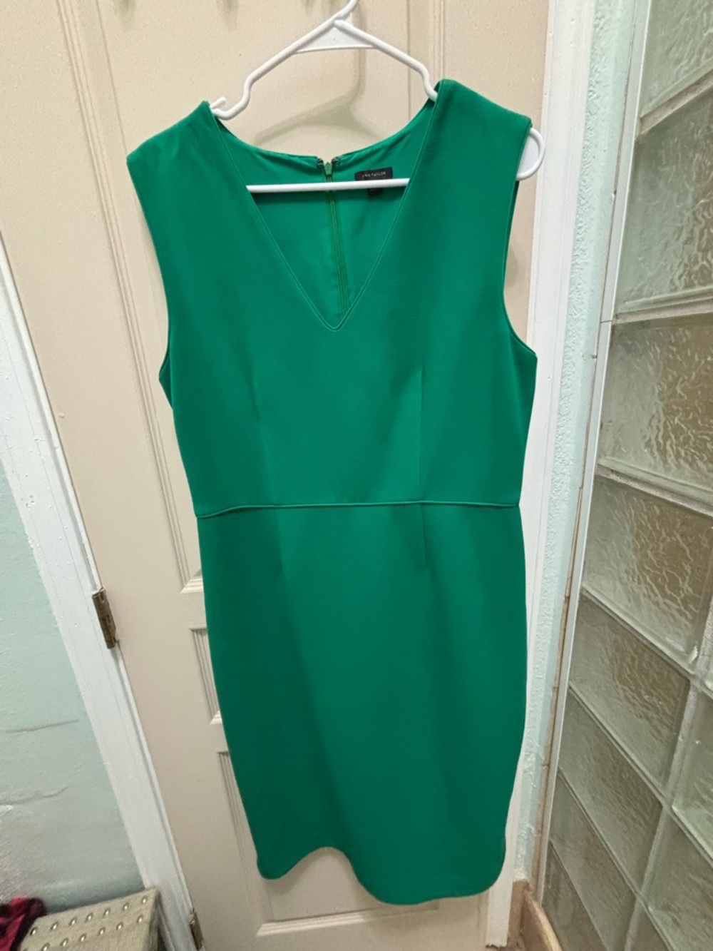 Ann Taylor Sleeveless V-Neck Green Sheath Dress Size 12